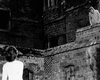 Banbury Upper School use the castle walls to play Twelfth Night