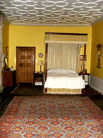 Four-poster bed in the Hepplewhite style. Photograph &copy; Simon Watts.